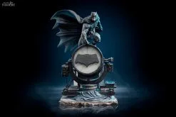 DC Comics: Zack Snyder's Justice League - Figurine Batman On Batsignal Deluxe, Art Scale -Jeux Vidéo Soldes Magasin dc comics zack snyder justice league figurine batman batsignal deluxe art scale 2